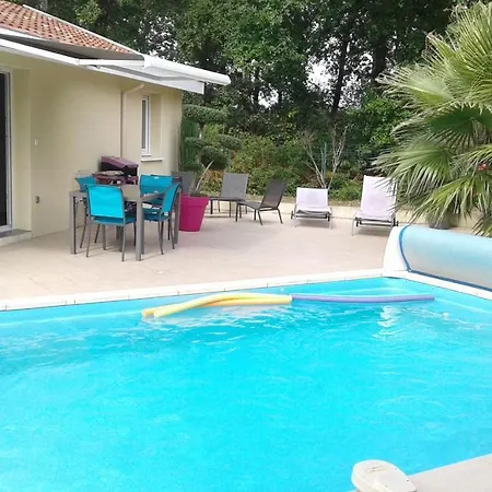 T2 Avec Piscine アパート タルノス