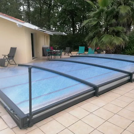 T2 Avec Piscine アパート